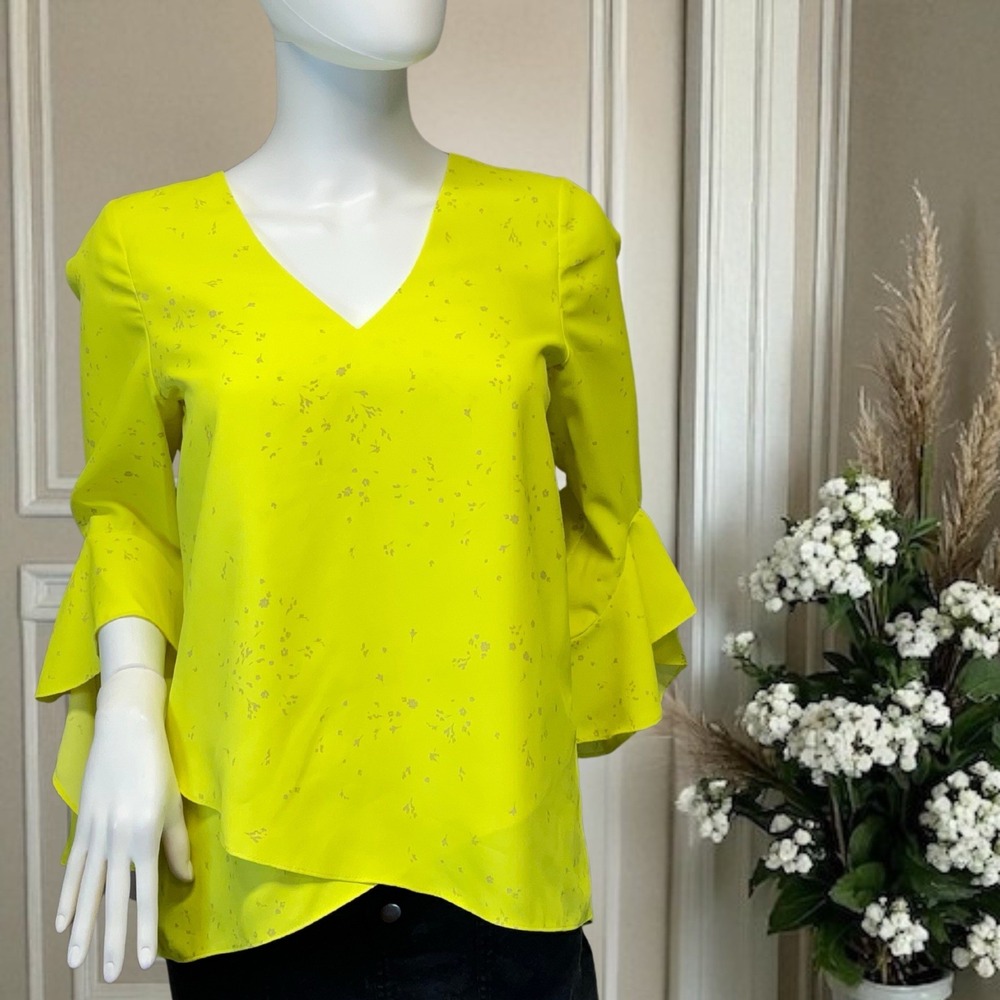 Vince Camuto Women's XS Yellow Ruffle Sleeve Blouse V-Neck Lightweight Pre-Loved